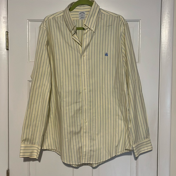 Brooks Brothers dress shirt
Lg yellow/blue nw - Picture 1 of 2